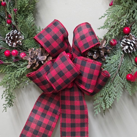 20 Inch Grapevine Holiday Winter Faux Cedar Wreath With Red Cardinals - Picture 4 of 7